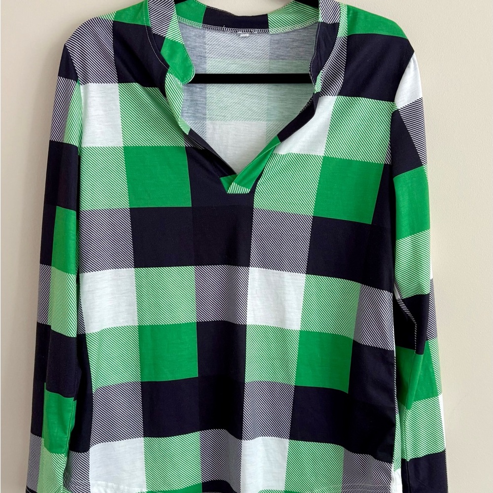 Green and White Long Sleeve Boxy Polo Blouse